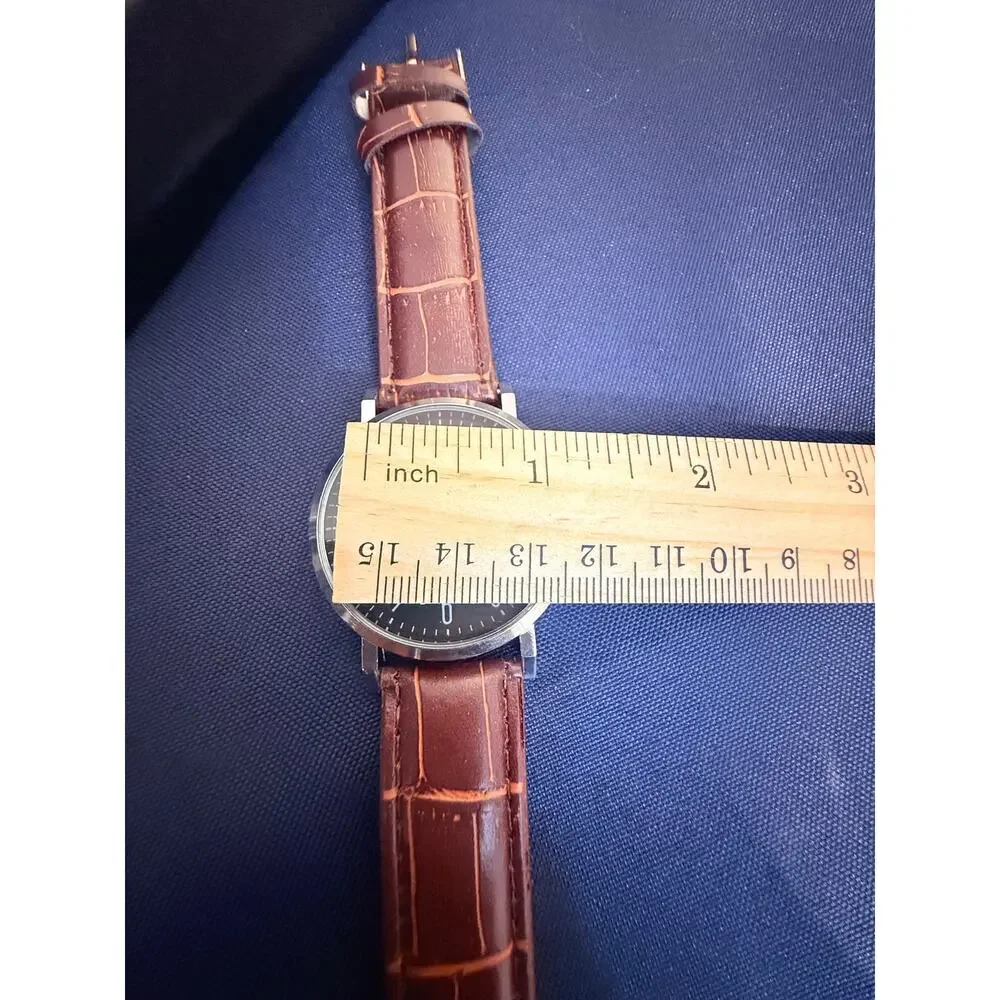 Men’s Brown Strap Quartz Watch WORKS